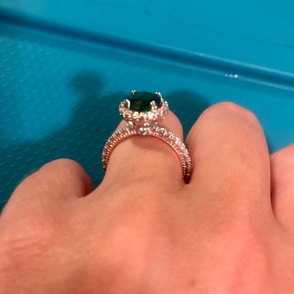 NEW 925 Sterling Silver Round Emerald Halo Ring - Picture 5 of 6